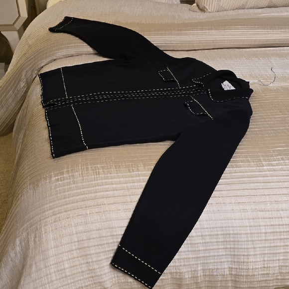 Ming Wang Gold and Black Blazer with Sophisticated Design - Picture 7 of 13